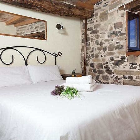 Bed and Breakfast La Rosa del Agua El Acebo de San Miguel Esterno foto
