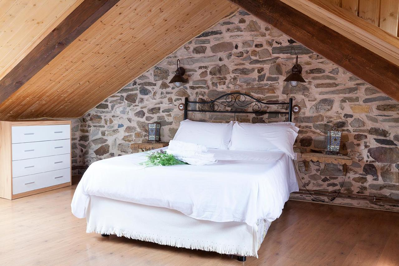 Bed and Breakfast La Rosa del Agua El Acebo de San Miguel Esterno foto